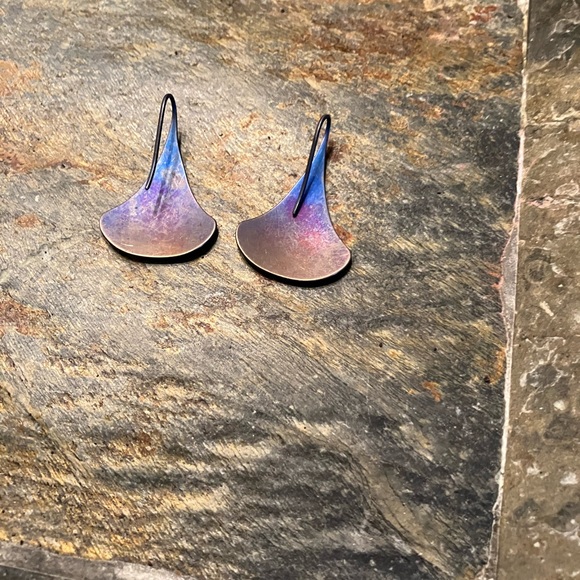 Earrings one pair. - Picture 2 of 2